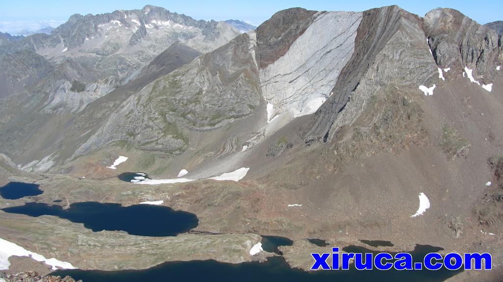 Balaitús, Picos del Infierno e Ibones de Pondiellos desde Garmo Negro