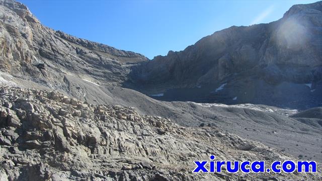 Cerca de la Punta de las Escaleras, con el Cuello de Monte Perdido al fondo