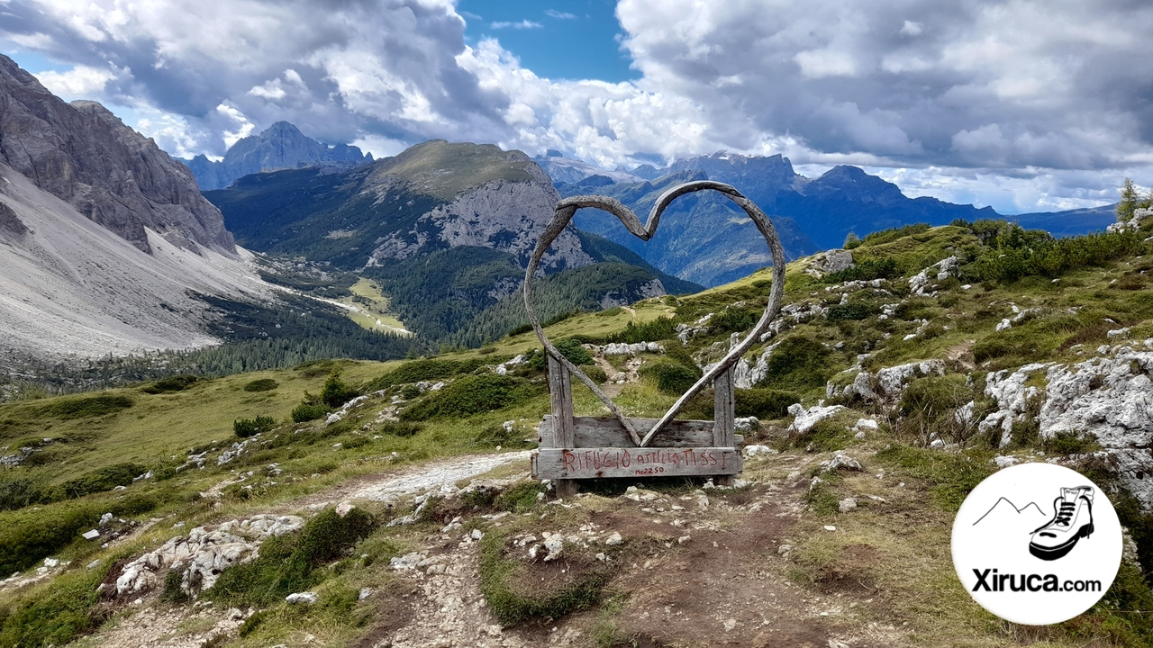 Marco junto al Rifugio Tissi