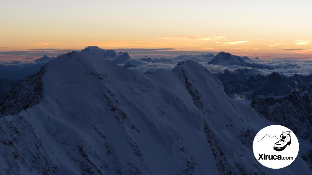 Lyskamm y Mont Blanc desde Capanna Margherita