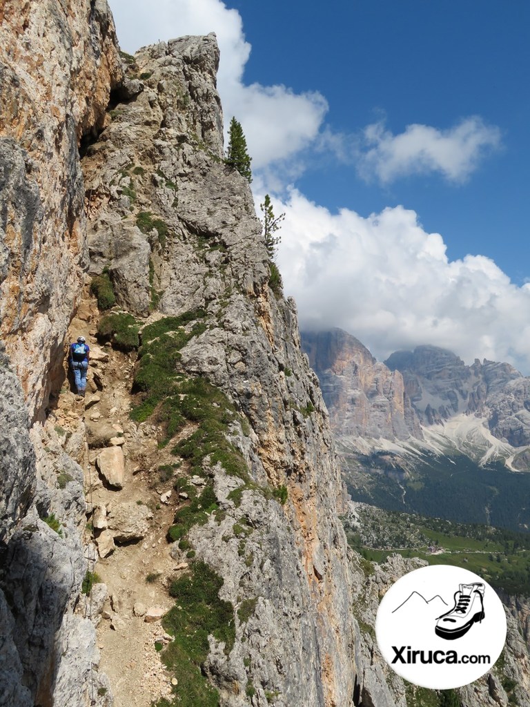 Vertical vía ferrata hacia Rifugio Nuvolau