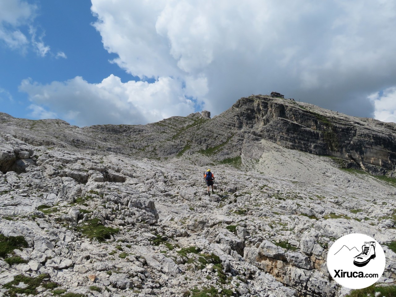 Pedregoso camino hacia el Rifugio Nuvolau