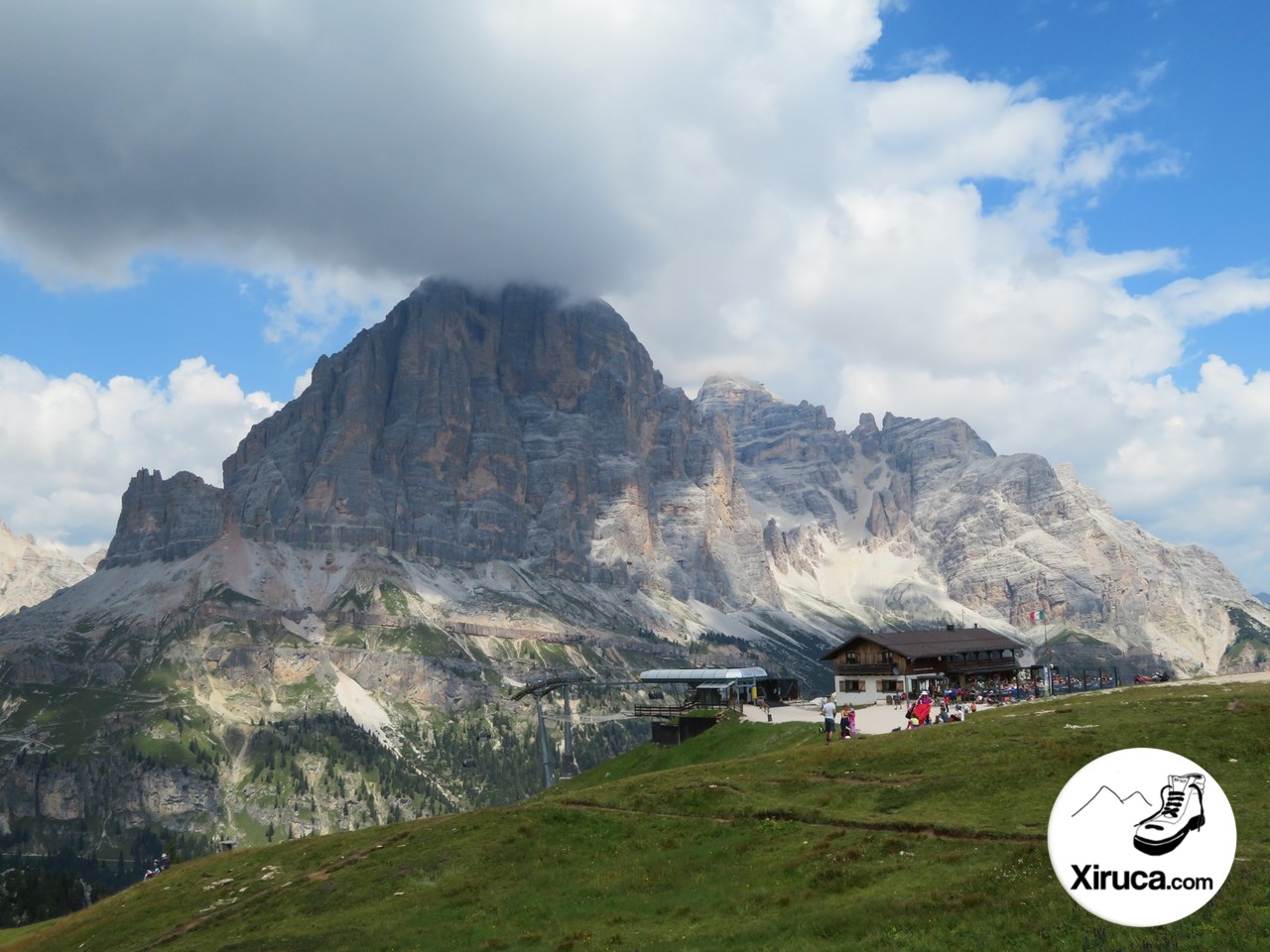 Tofana di Rozes, telesilla y Rifugio Scoiattoli