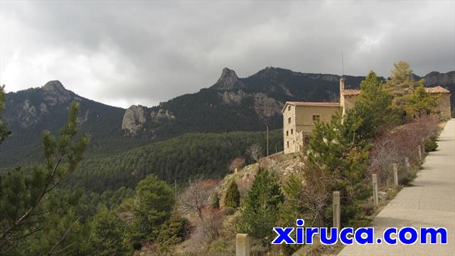 Cogulló d'Estela y Roca d'Auró desde santuario de la Mare de Déu de Corbera 