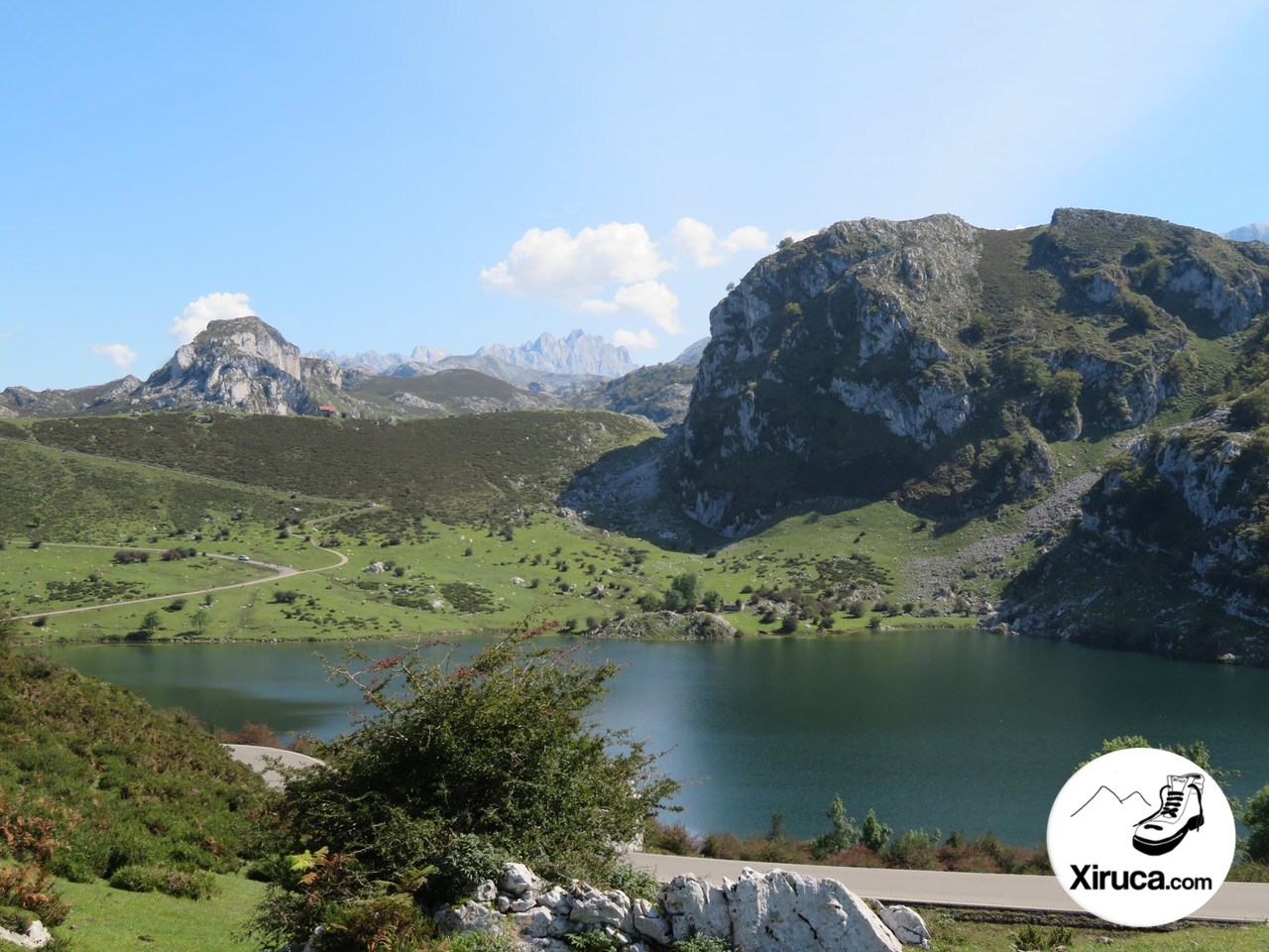 Lago Enol con Torre Cerredo al fondo