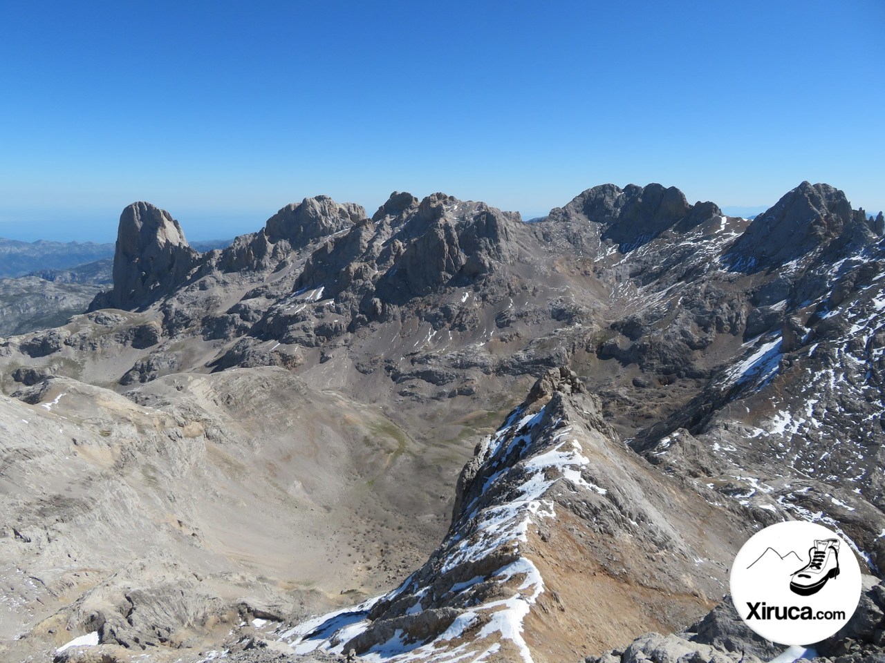 Naranjo de Bulnes, Los Campanarios y Pico de Santa Ana desde Pico Tesorero