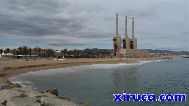 Chimeneas de Fecsa en la desembocadura del Besòs