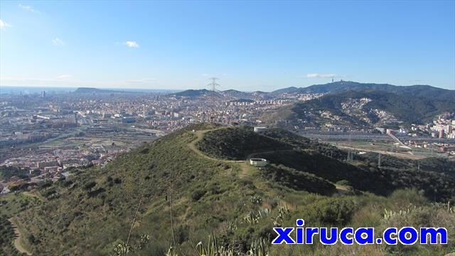 Montjuïc y Tibidabo desde el Puig Castellar