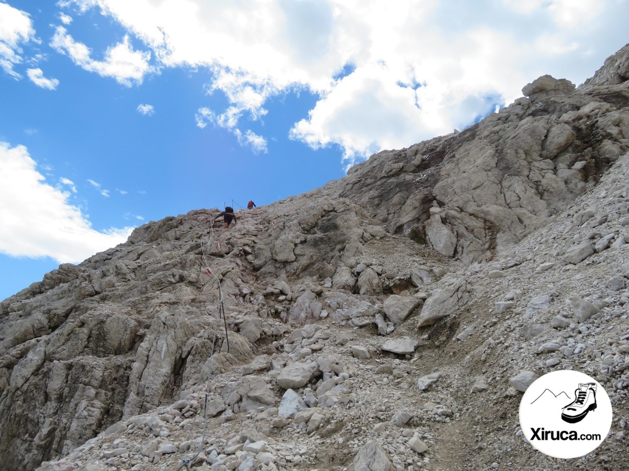 Sirga de apoyo en el ascenso al Piz Boé