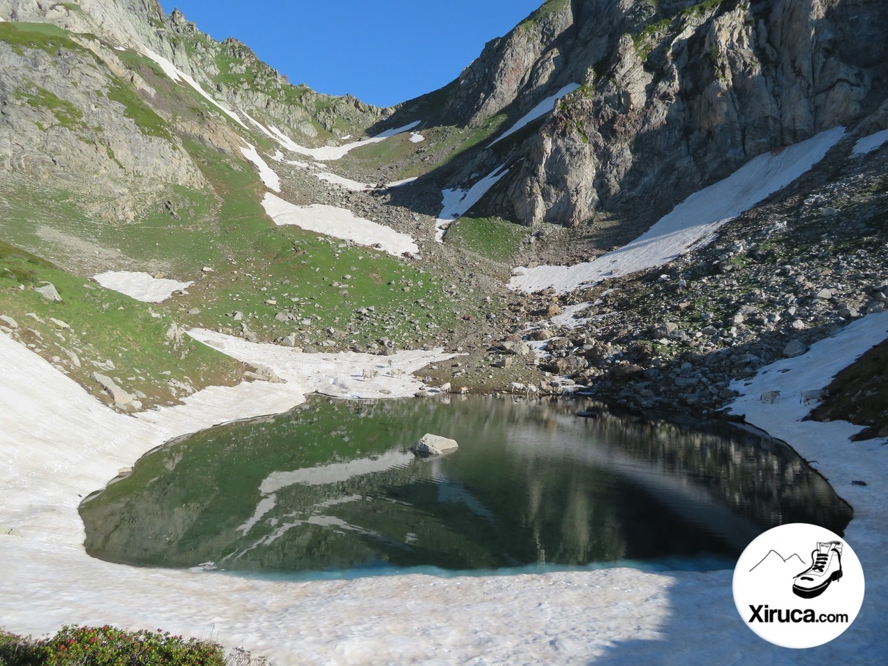 Lago bajo el Col de Laurenti