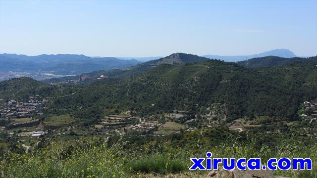 Puig d'Olorda y Montserrat desde Sant Pere Màrtir