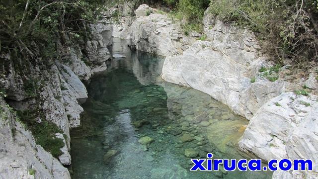 Aguas cristalinas en el Puente Oncins