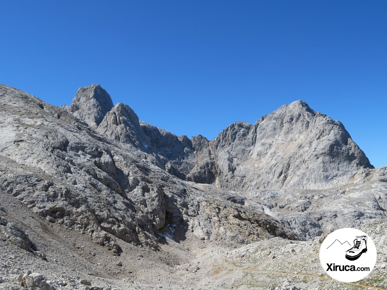 Cresta de Torre Cerredo al Pico de los Cabrones