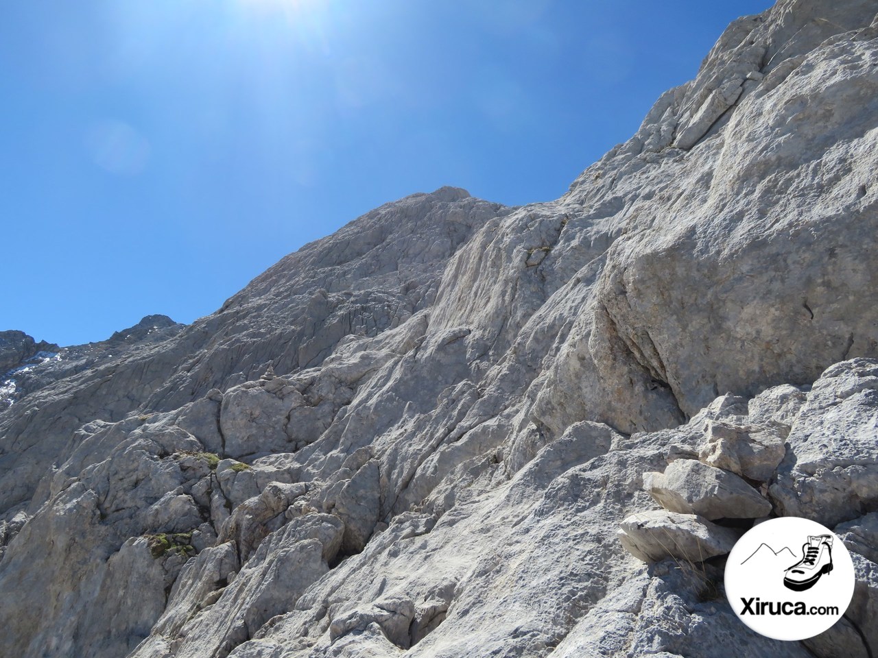 Hitos en el ascenso a Torre Cerredo