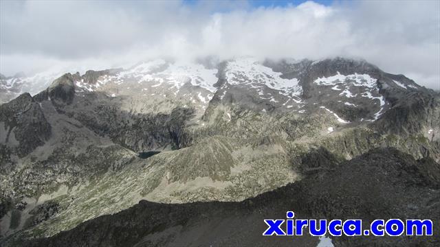 Vista del macizo de la Maladeta desde el Vallibierna