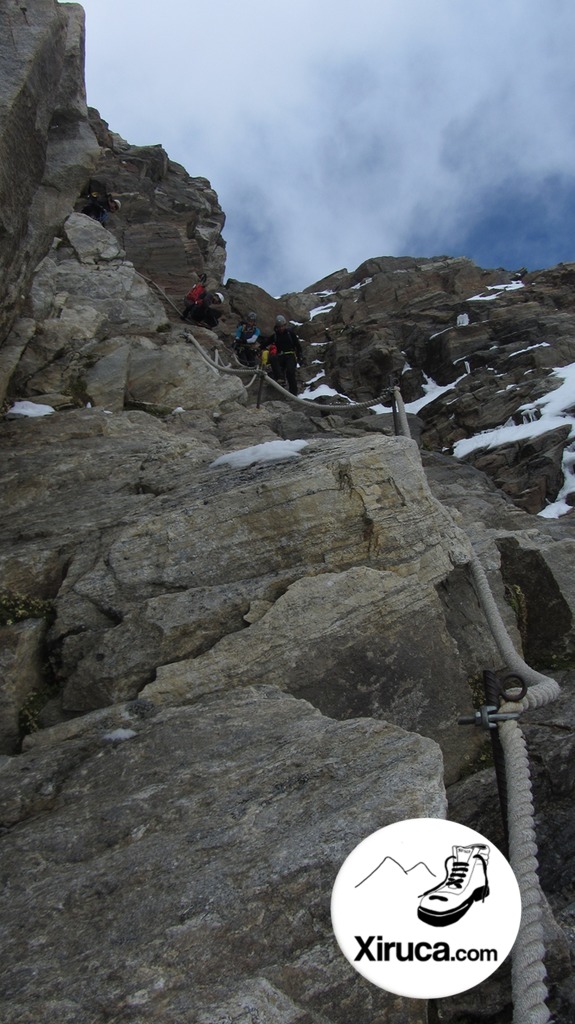 Pasos equipados hacia el Glaciar Indren