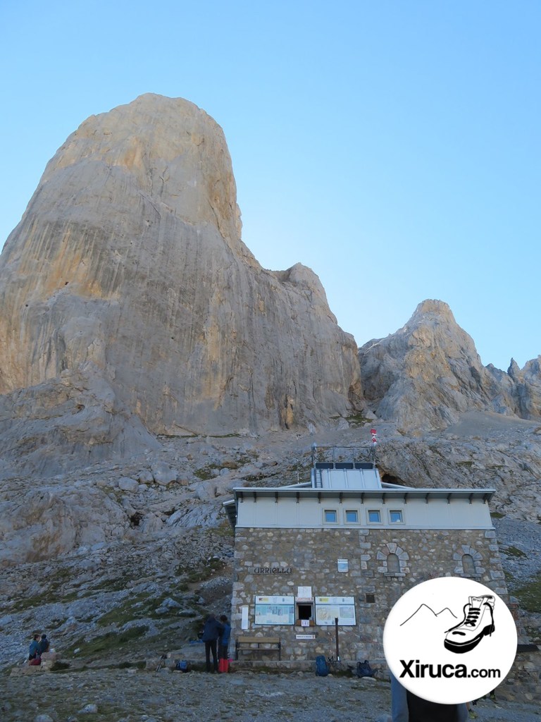 Naranjo de Bulnes y Refugio Urriellu