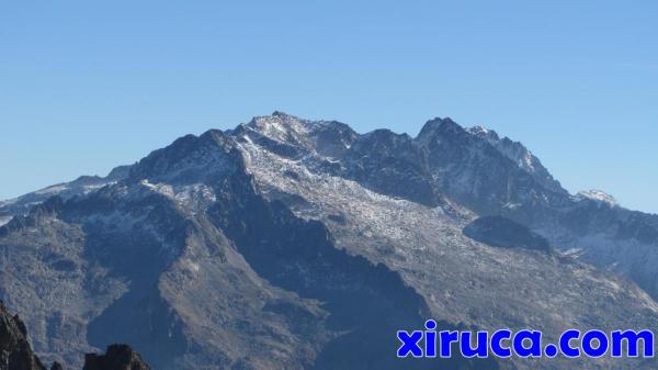 Picos de Alba y Aneto ascendiendo al Perdiguero