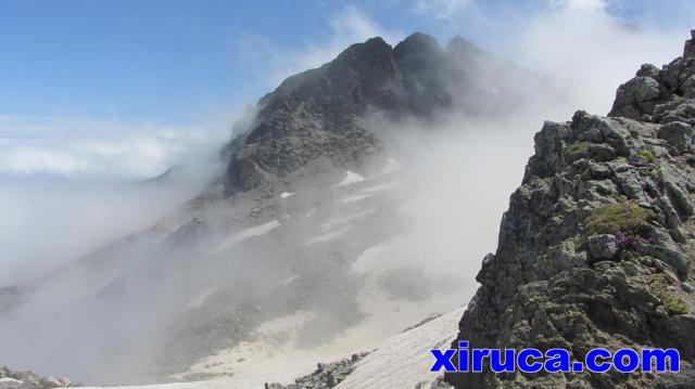 Punta Delmás, Pico Mir y Pico Sayó