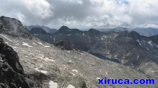 Ibón de Cregüeña desde el Pico de Alba