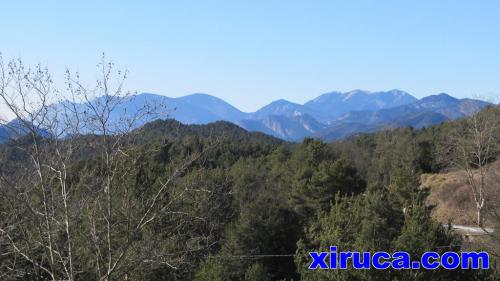 Rasos de Peguera y Serra d'Ensija desde carretera de Alpens