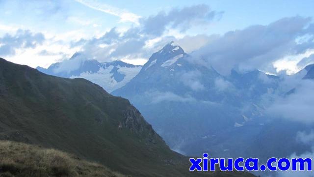 Petit Aiguille des Glaciers y Aiguille d'Estelette