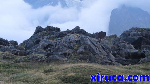 Cabaña en el descenso al Lac Chécrouit