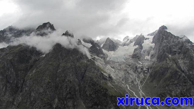 Arêtes de Rochefort t Grands Jorasses desde Refugio Walter Bonatti