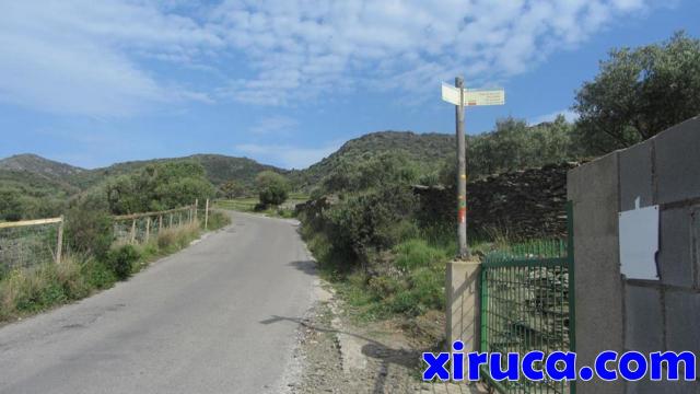 Desvío en la carretera de Cadaqués al Cap de Creus