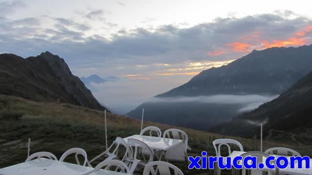 Amanecer en la terraza del Col de Balme